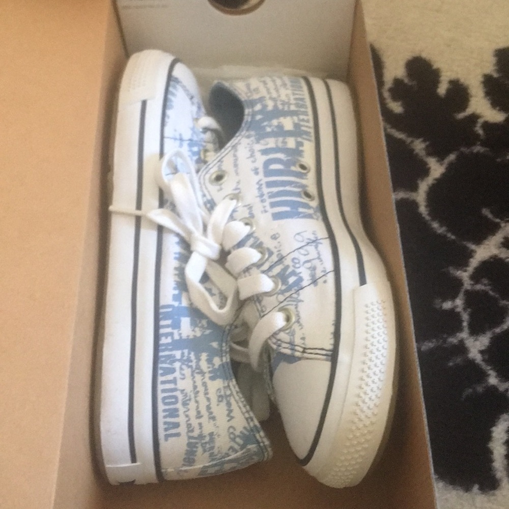 Vintage Hurley sneakers